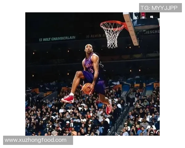 足球明星能否在篮球场上展现扣篮技巧的精彩对决