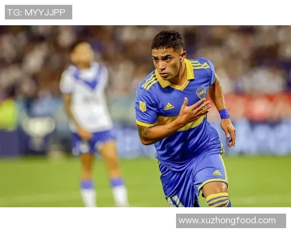 国外足球明星街头表演引发热潮球迷互动精彩纷呈展现魅力与才华 国外足球明星街头表演引发热潮球迷互动精彩纷呈展现魅力与才华